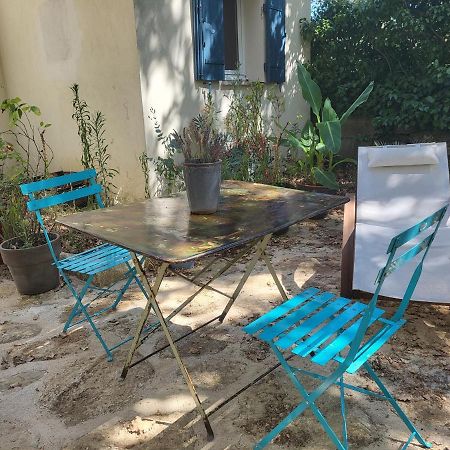 Le Cabanon Bed & Breakfast Menerbes Exterior photo